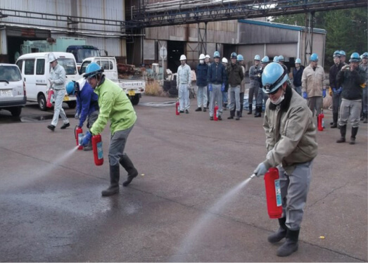 秋田市消防本部とタイアップした、全員参加の防災訓練を毎年開催1