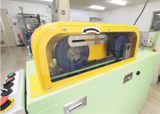 巻き込まれ体験など、工場でのさまざまな危険を新人が学べる設備保全研修室