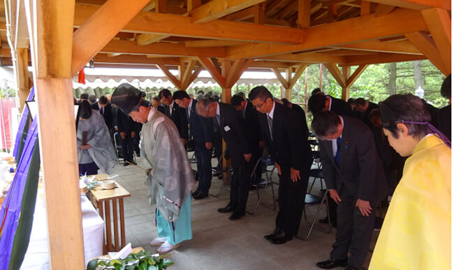 所内にある「齶田多度神社」創立記念例大祭に地元町内代表などを招待。